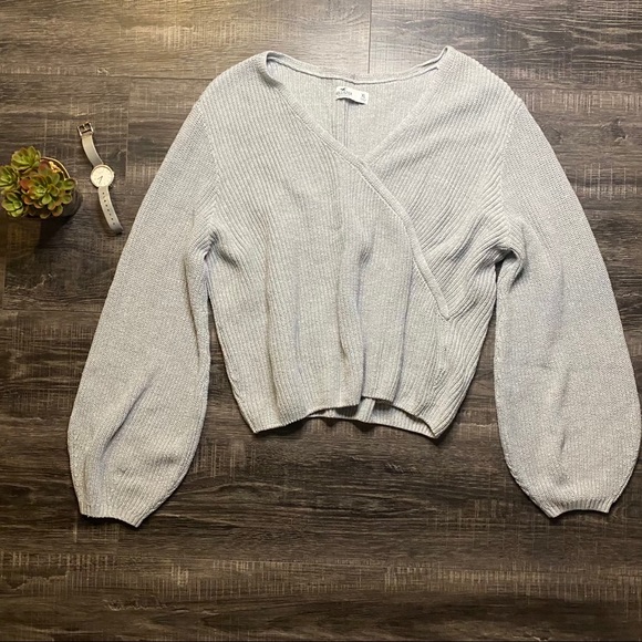 Hollister Sweaters - HOLLISTER Knit Puff-Sleeve V-Neck Grey Sweater
